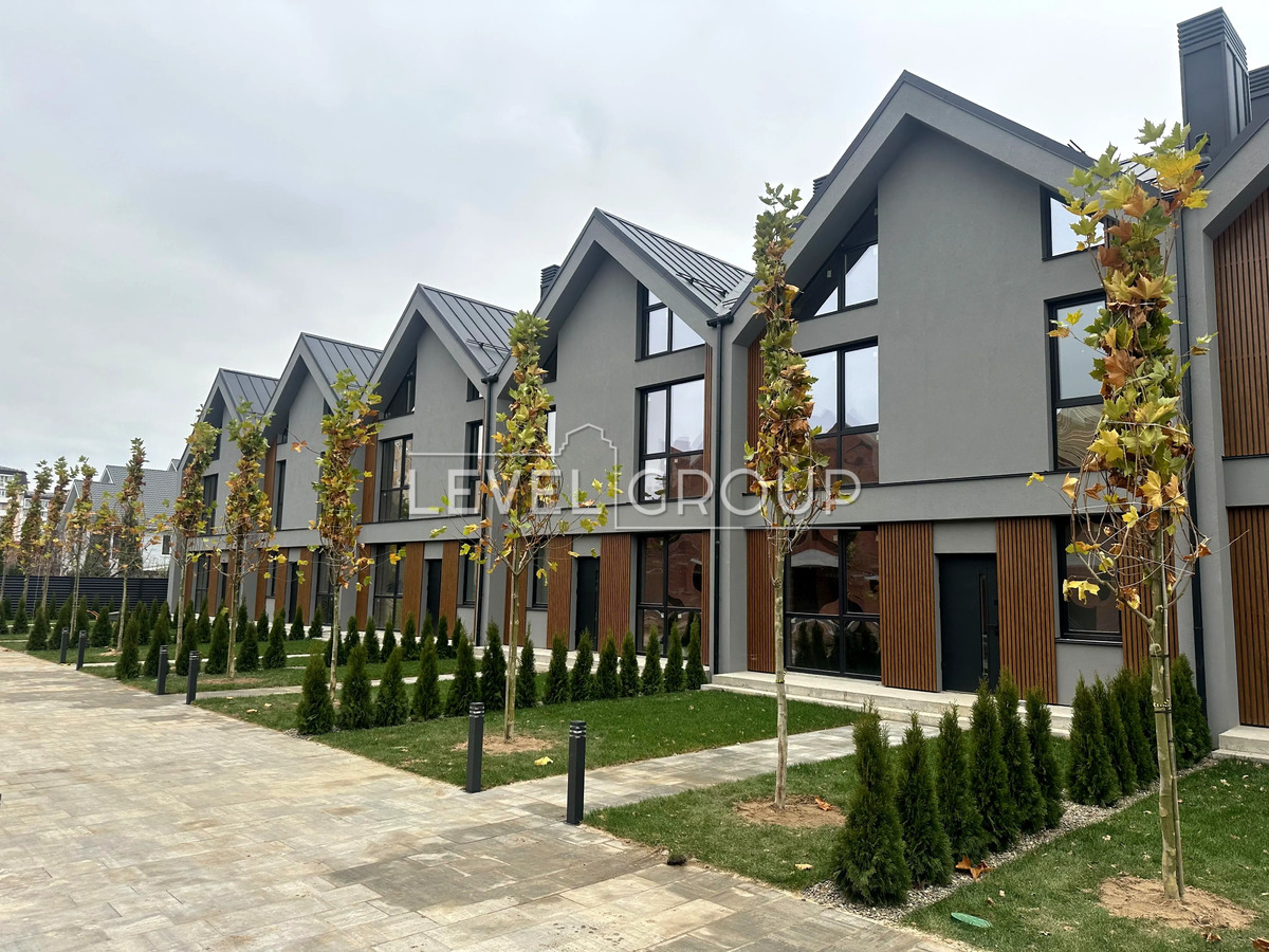 Yevhen Paton St., 15