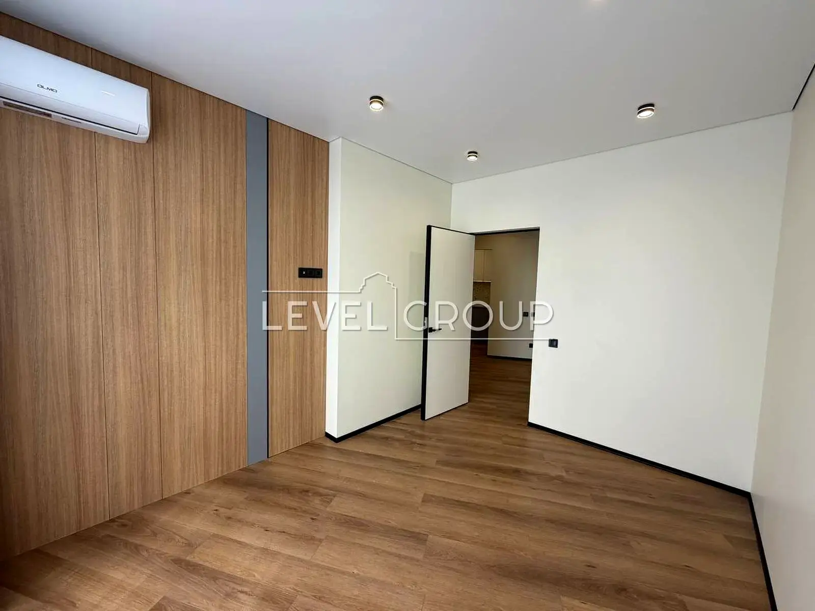 Prychalna Street, 8
