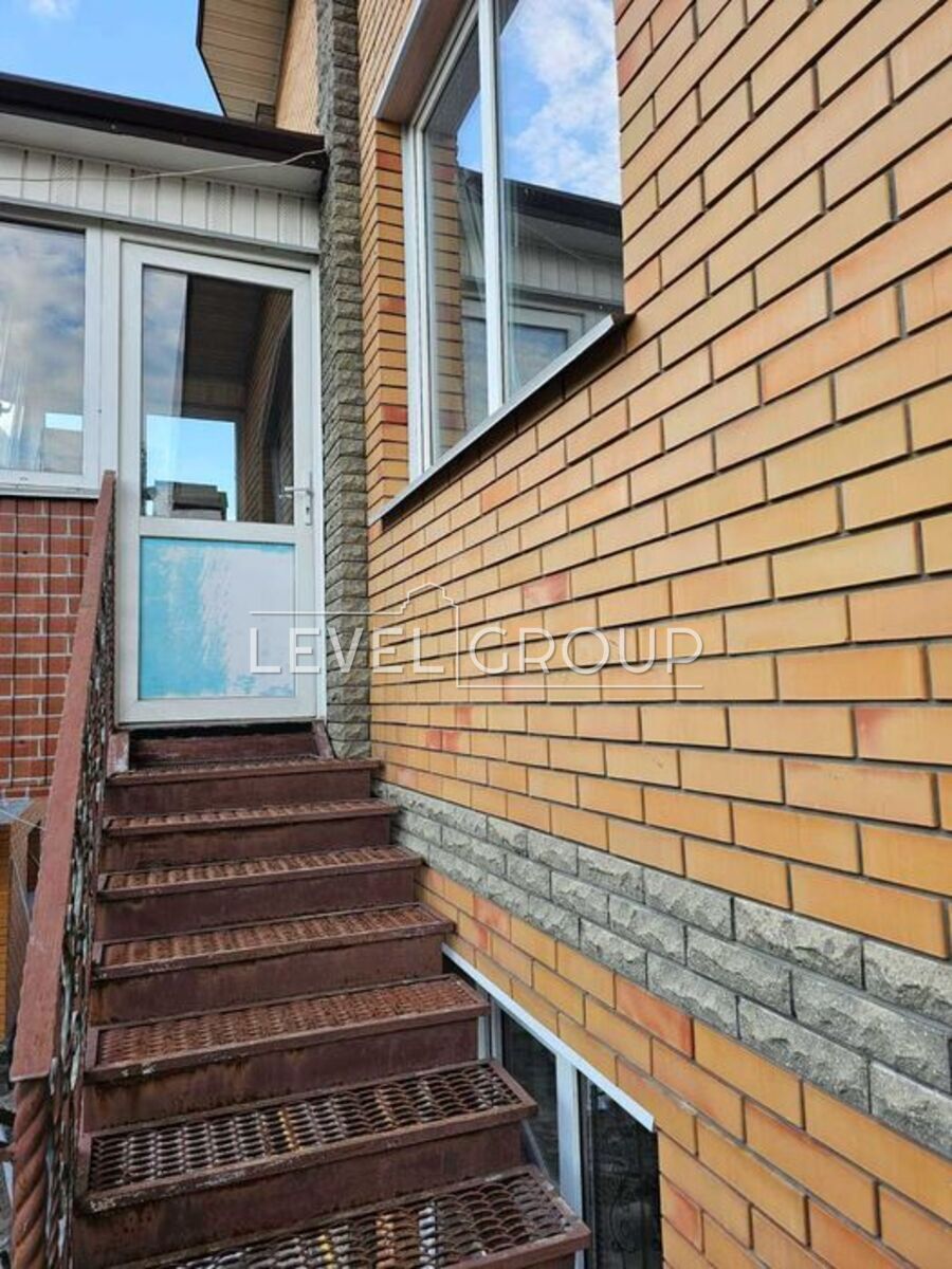 October 14th Avenue, 12/1