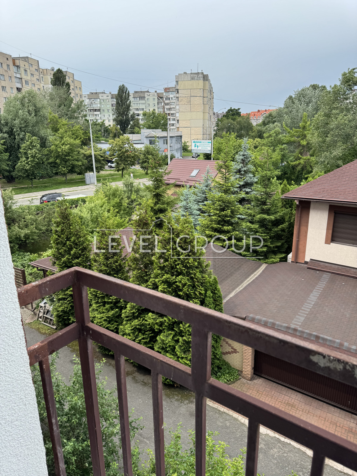 Дмитра Луценка вул., 2Г