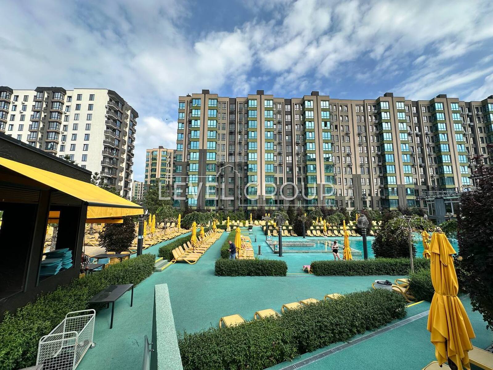 проспект Героїв Небесної Сотні, 16/10