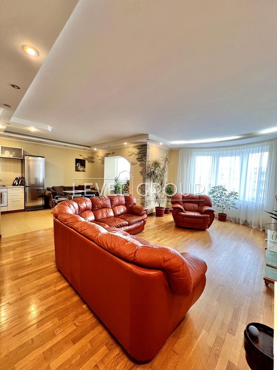 Petro Hryhorenko Ave., 1B