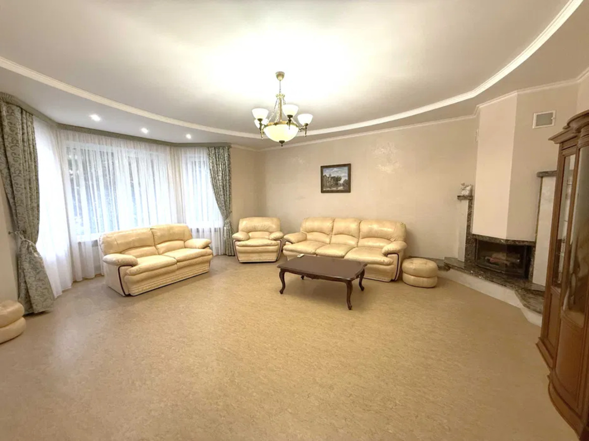 Київська, 12