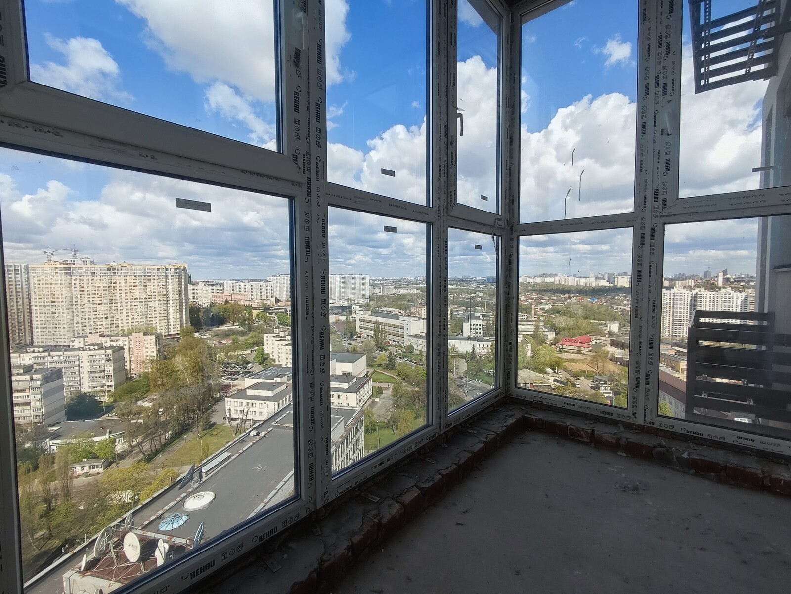 Василівська вул., 37г
