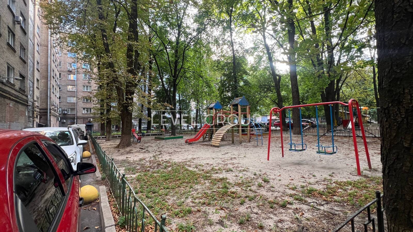 Лесі Українки бульв., 19