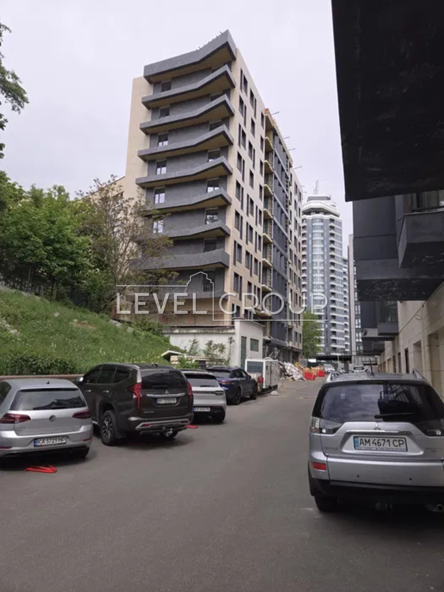 Bolsunovska St. (Serhiy Strutynskyi), 8