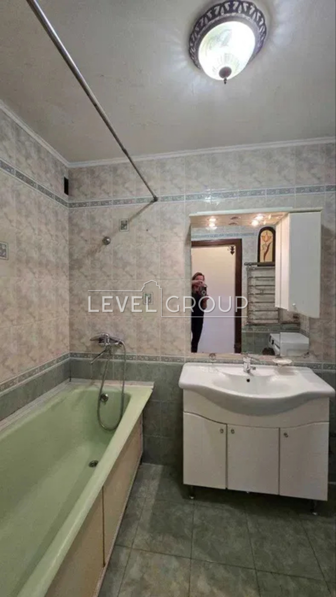 Архітектора Вербицького вул., 8