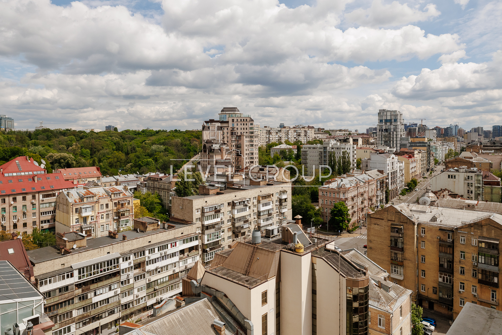 Саксаганського вул., 121
