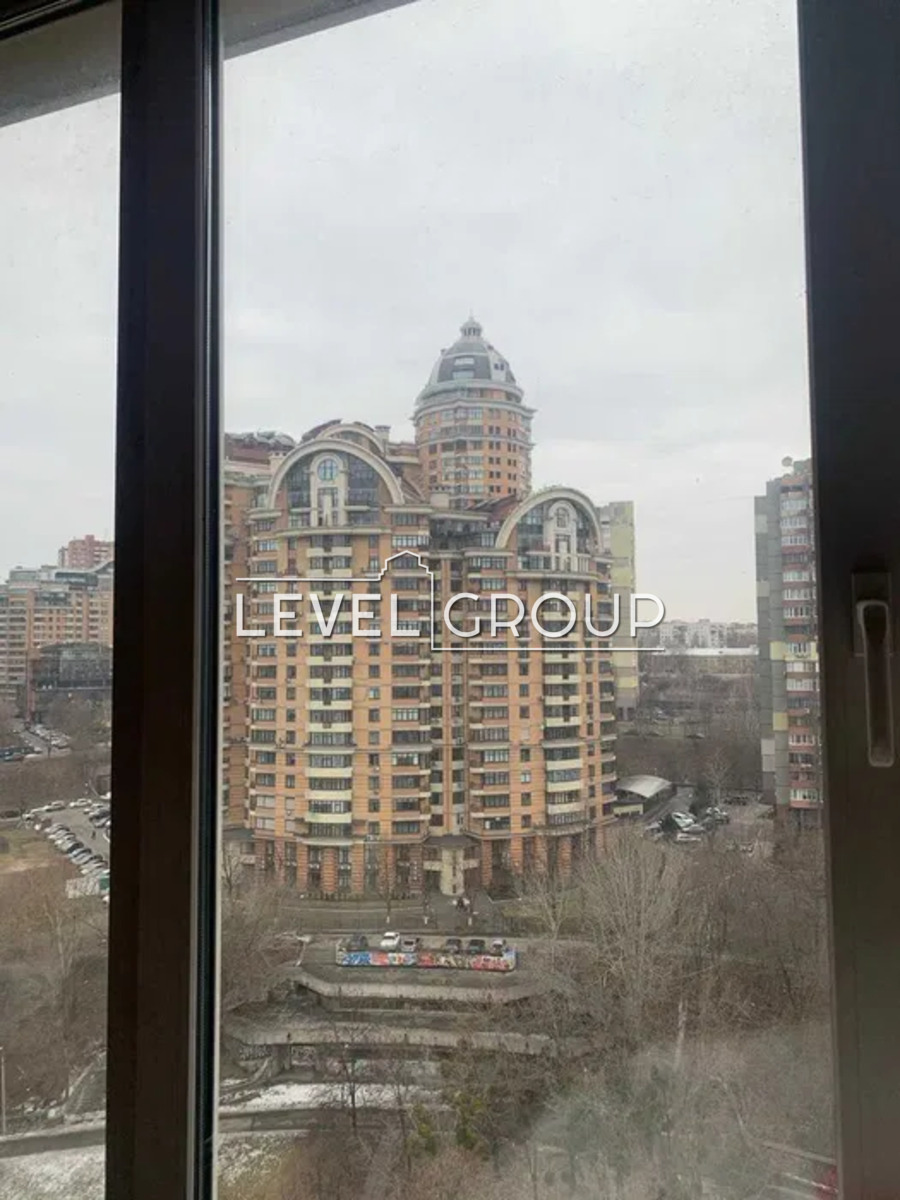 Старонаводницька вул., 8а