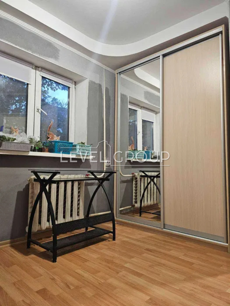 October 14th Avenue, 12/1