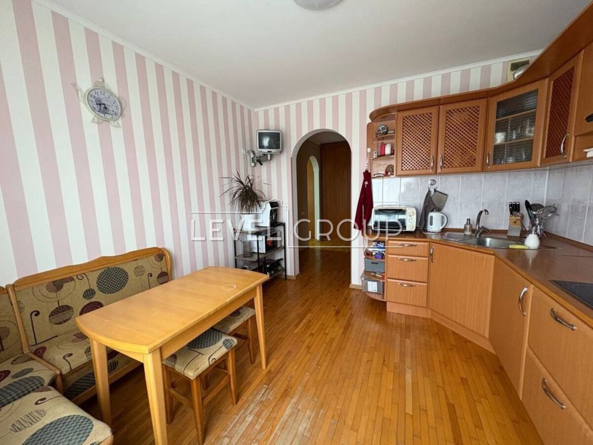 Drahomanova St., 8