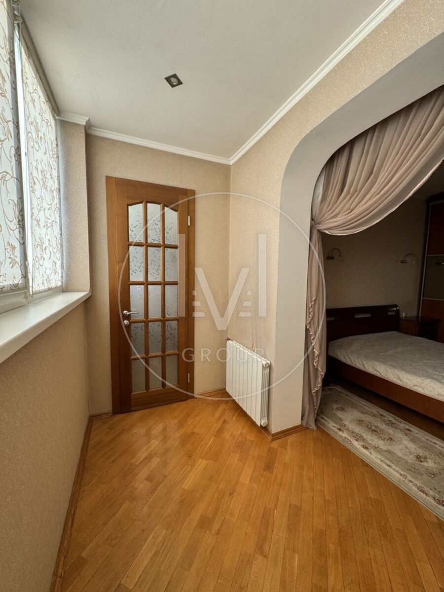 Олександра Мишуги вул., 3