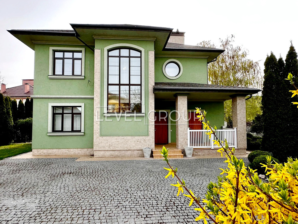 Зоряна вул., 17