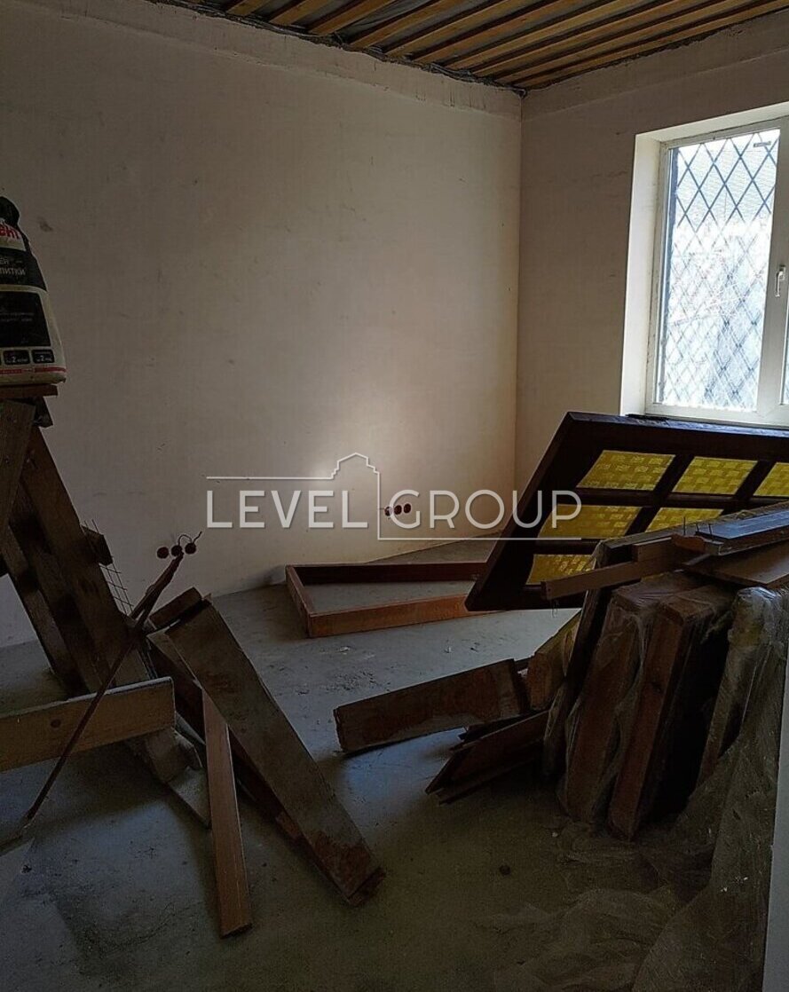 Янтарна вул., 13