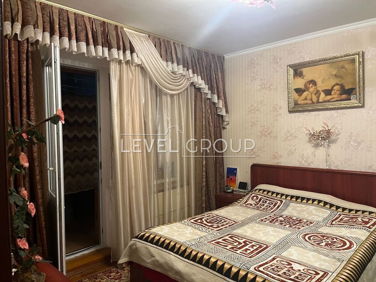 Драгоманова, 40б