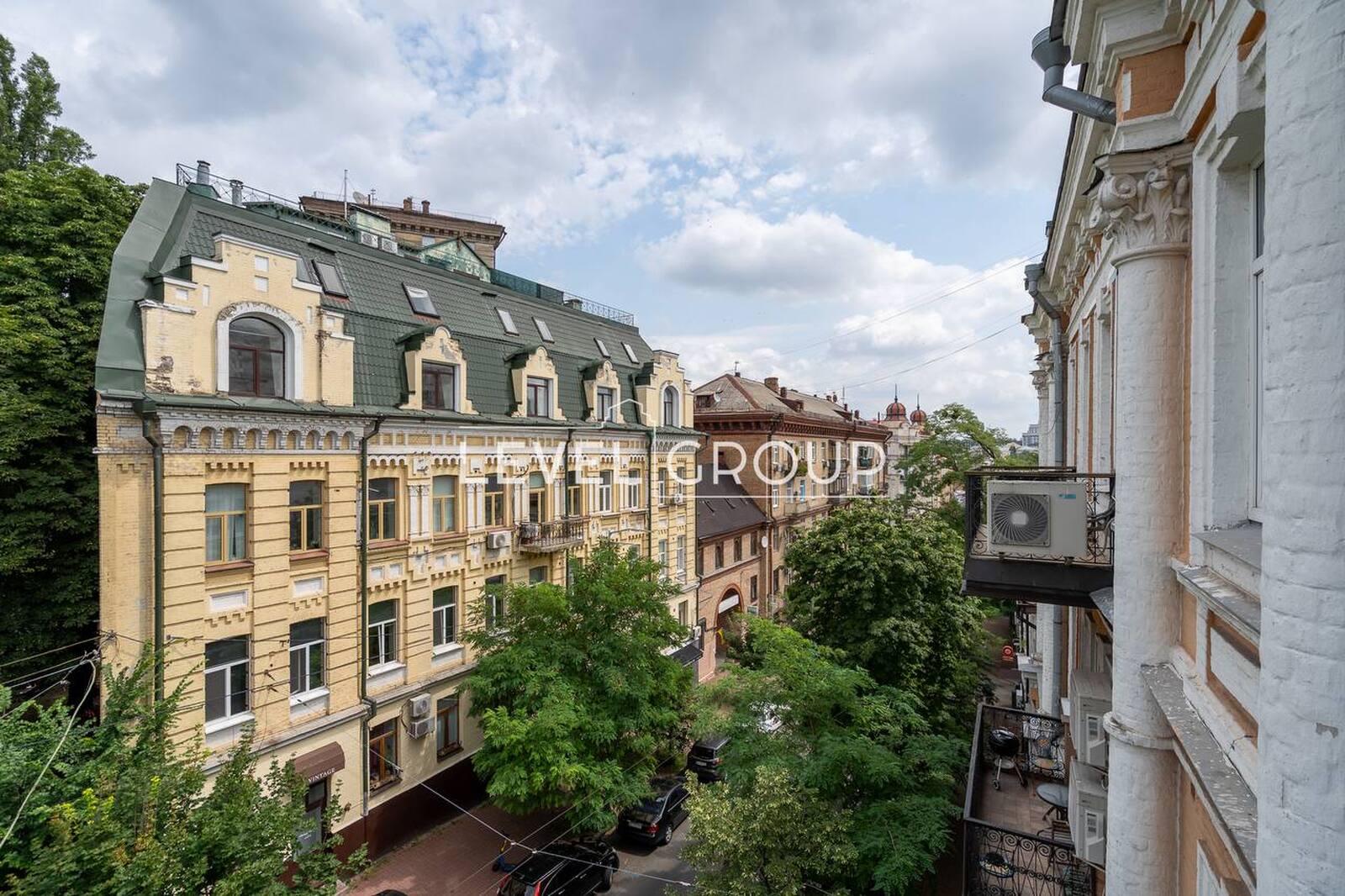 Софіївська вул., 25