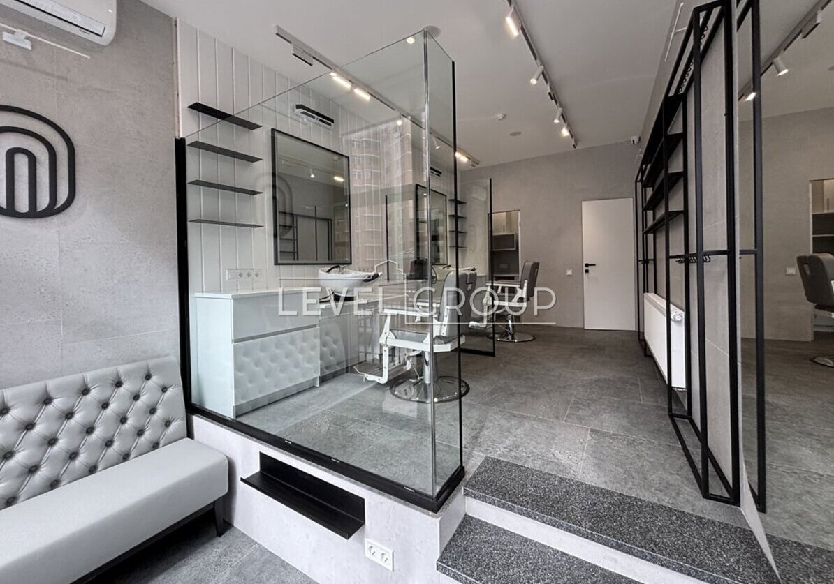 Василя Тютюнника вул. (Анрі Барбюса), 28а