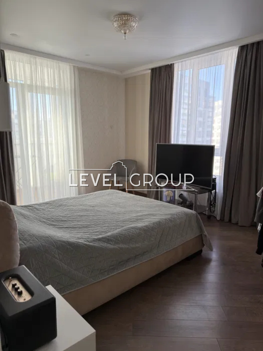 вул. Першотравнева, 24 в