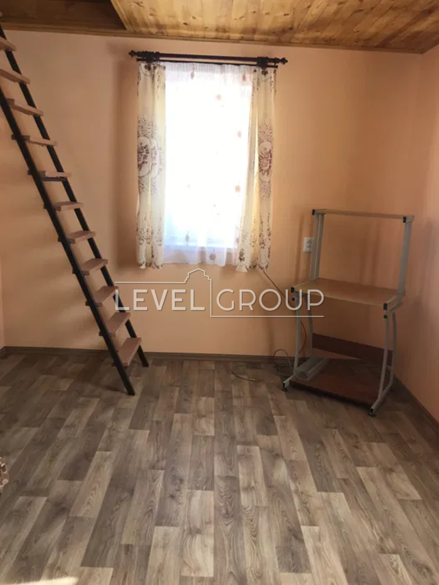 M. Karpenko St. (Kosiora), 4