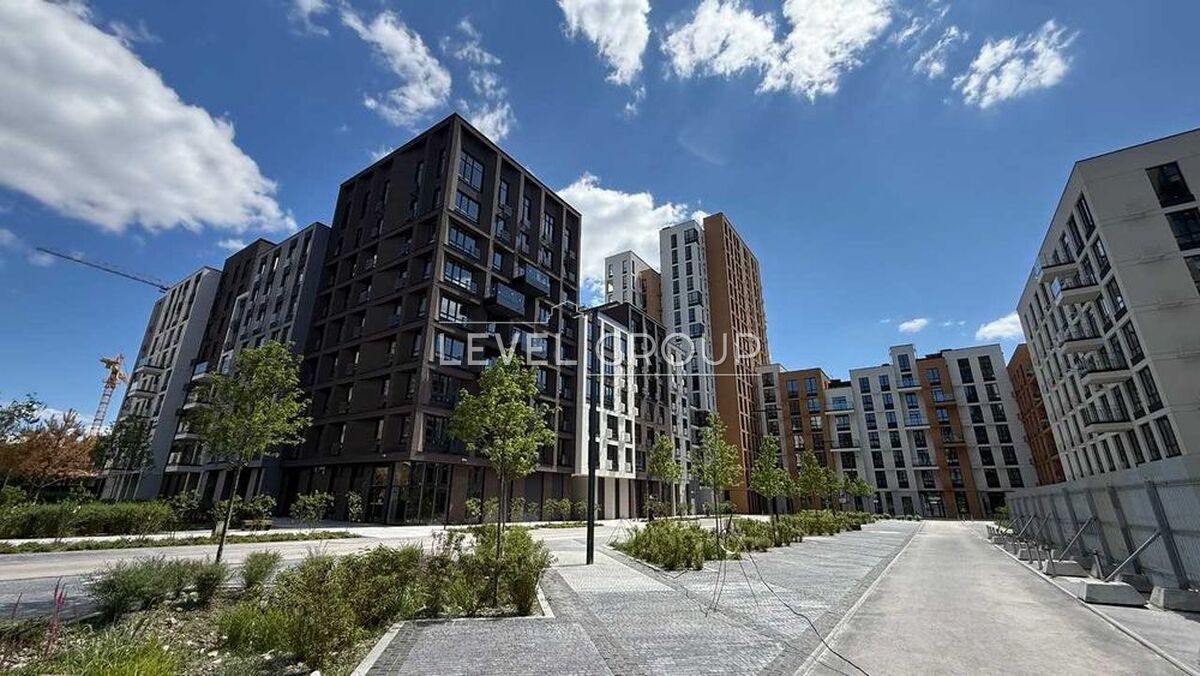 Salyutna St., 2