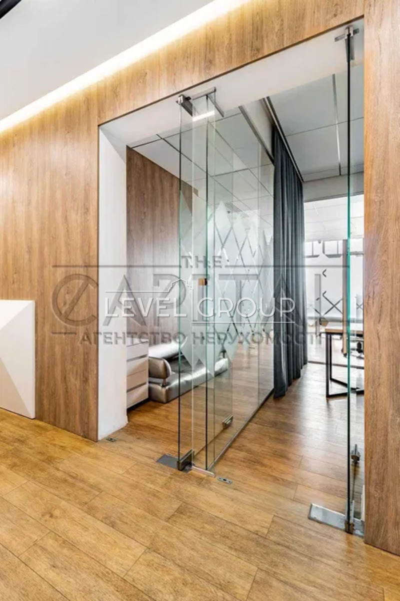 Михайла Грушевського вул., 9