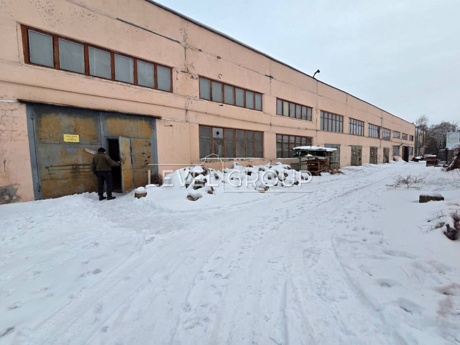 Фанерна вул., 1