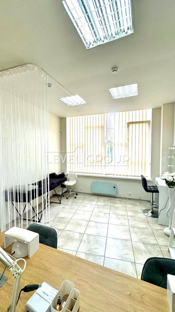 Федора Ернста вул., 16б
