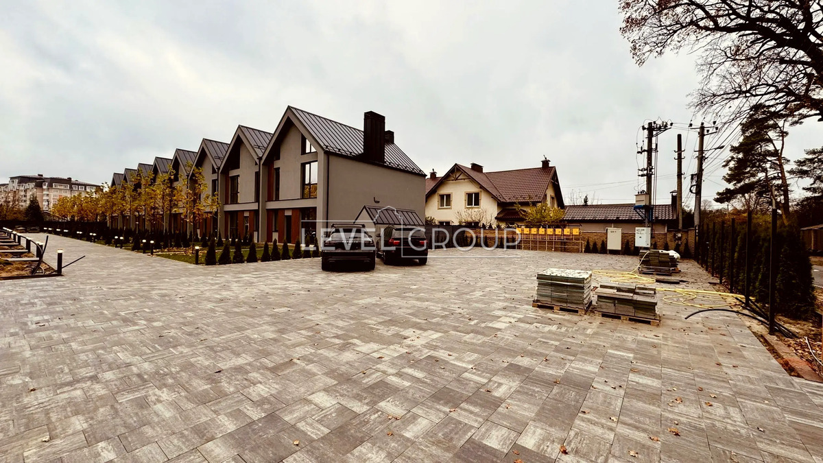 Yevhen Paton St., 15