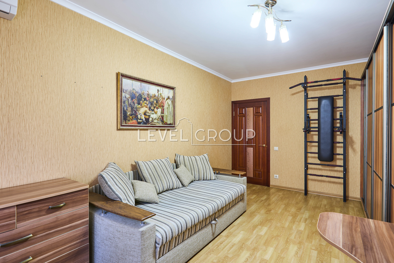 Европейського Союзу просп. (Правди), 31а
