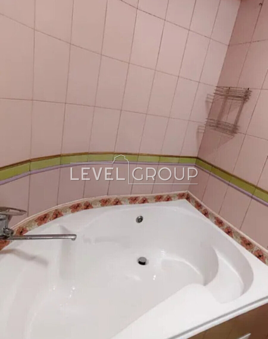 Голосіївський просп. (проспект 40-річчя Жовтня), 82