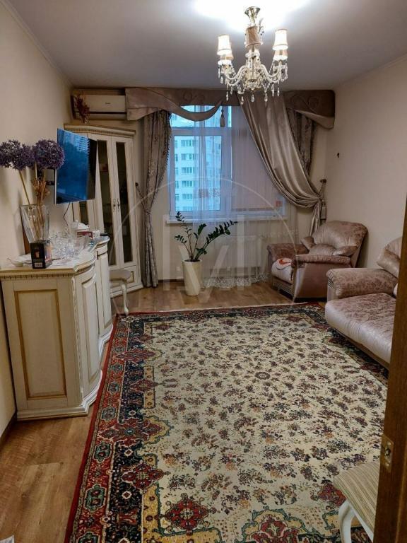Воскресенська вул., 14