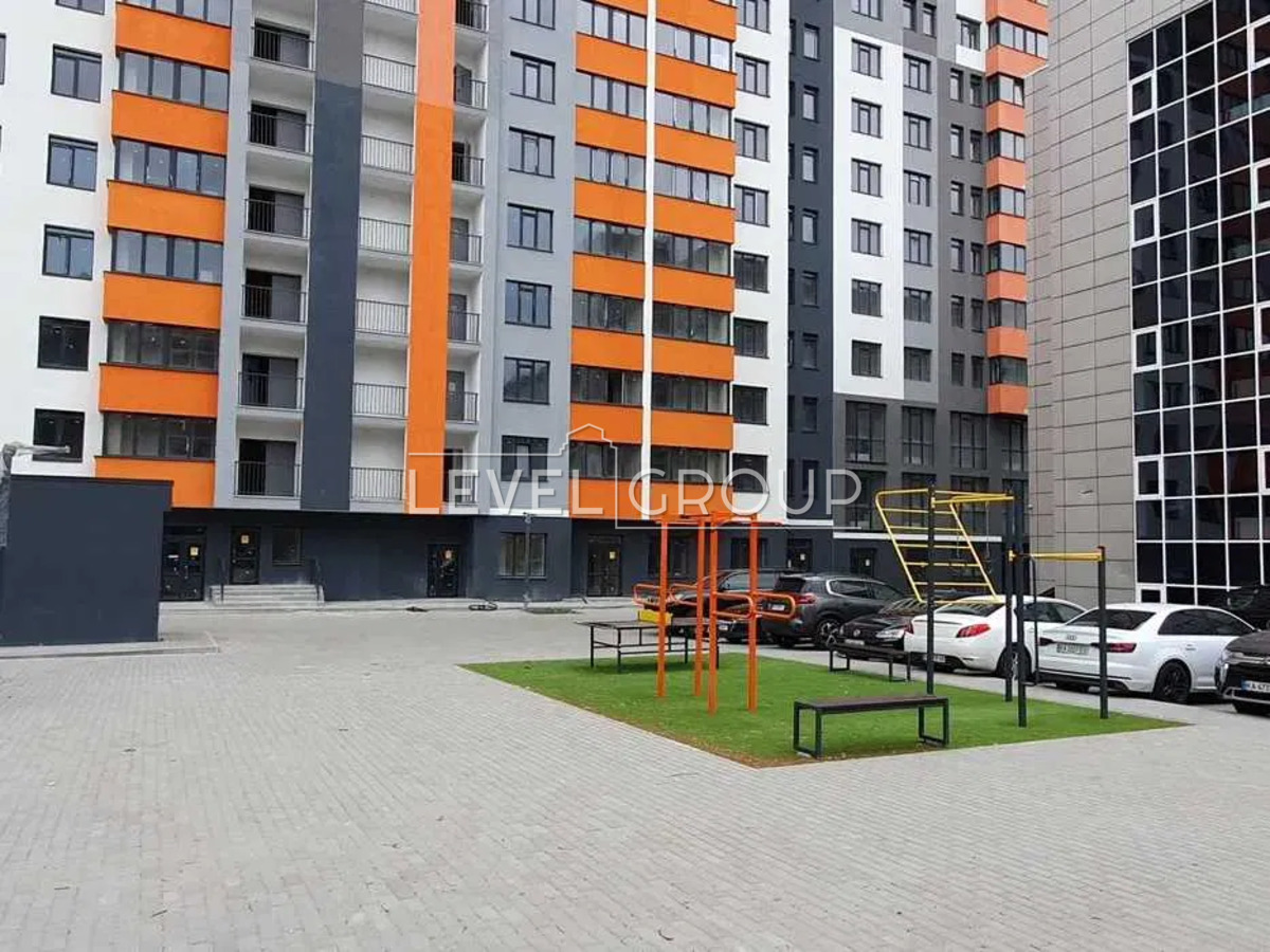 Володимира Сосюри вул., 6