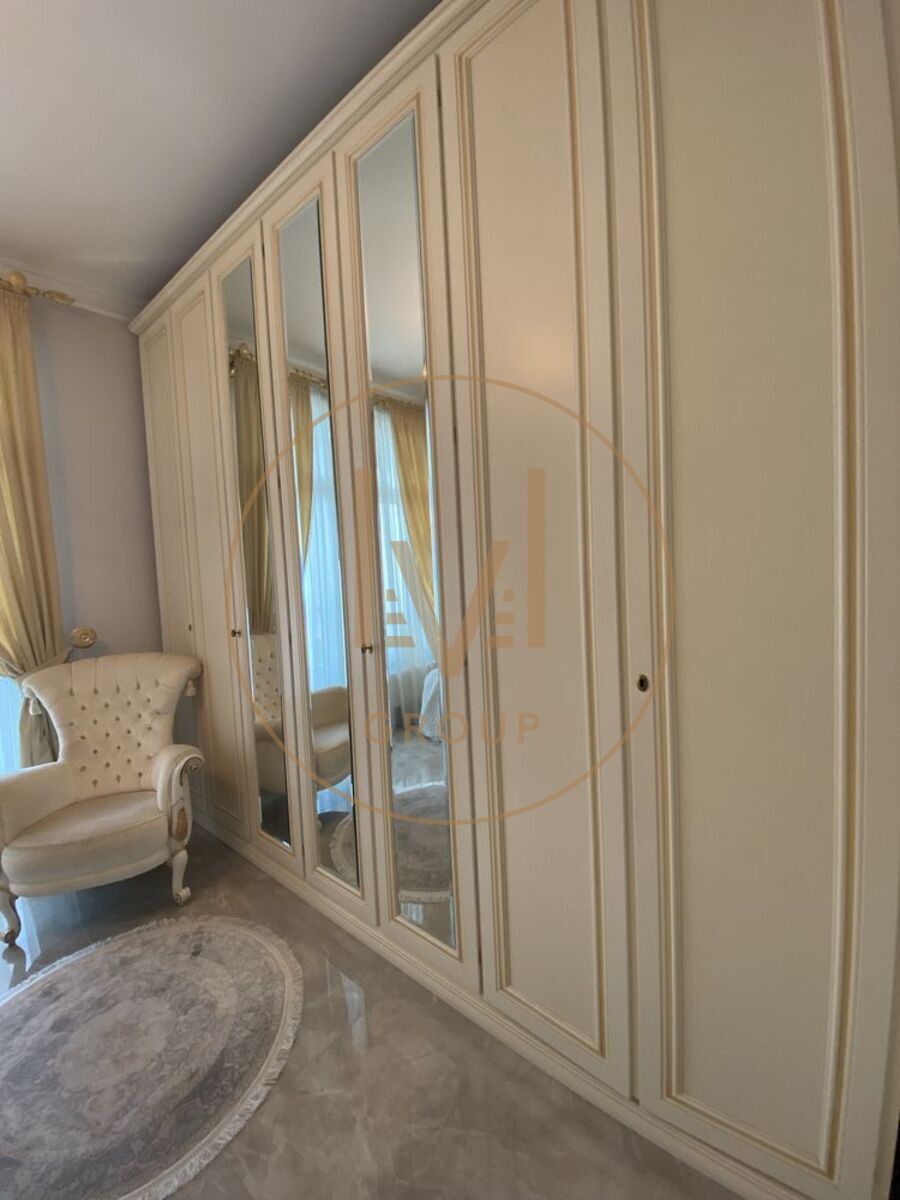 Lesi Ukrainky Blvd., 7V