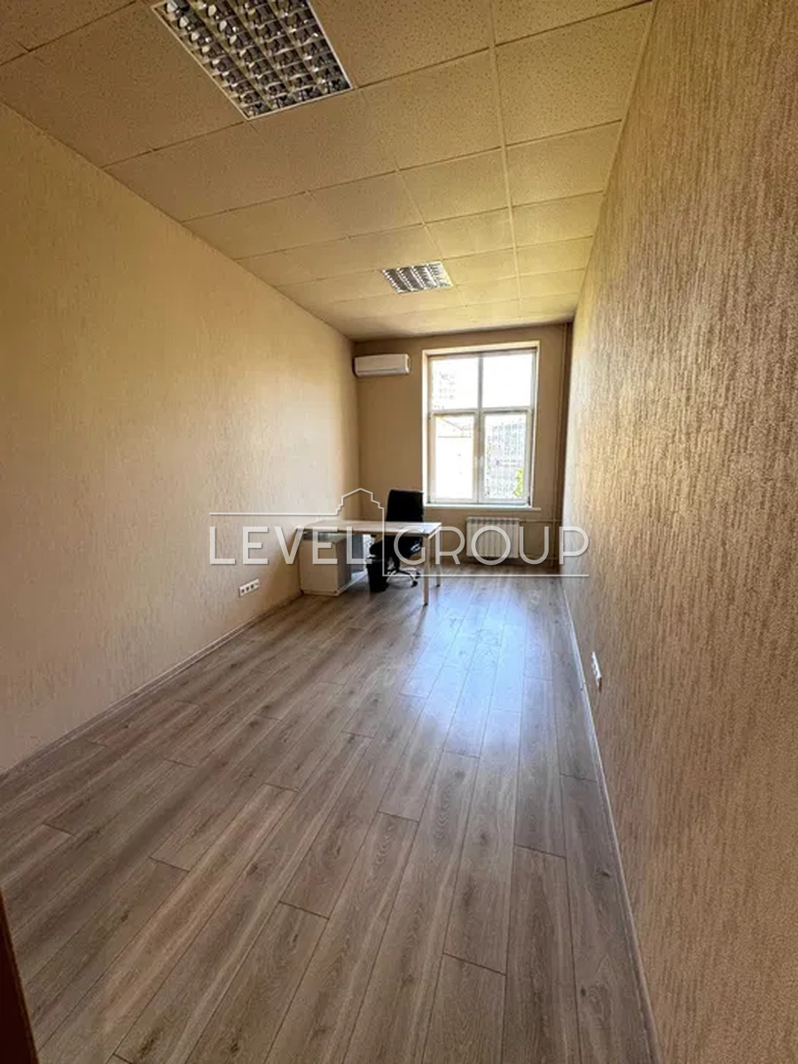 Олександра Кониського вул. (Тургенєвська), 82