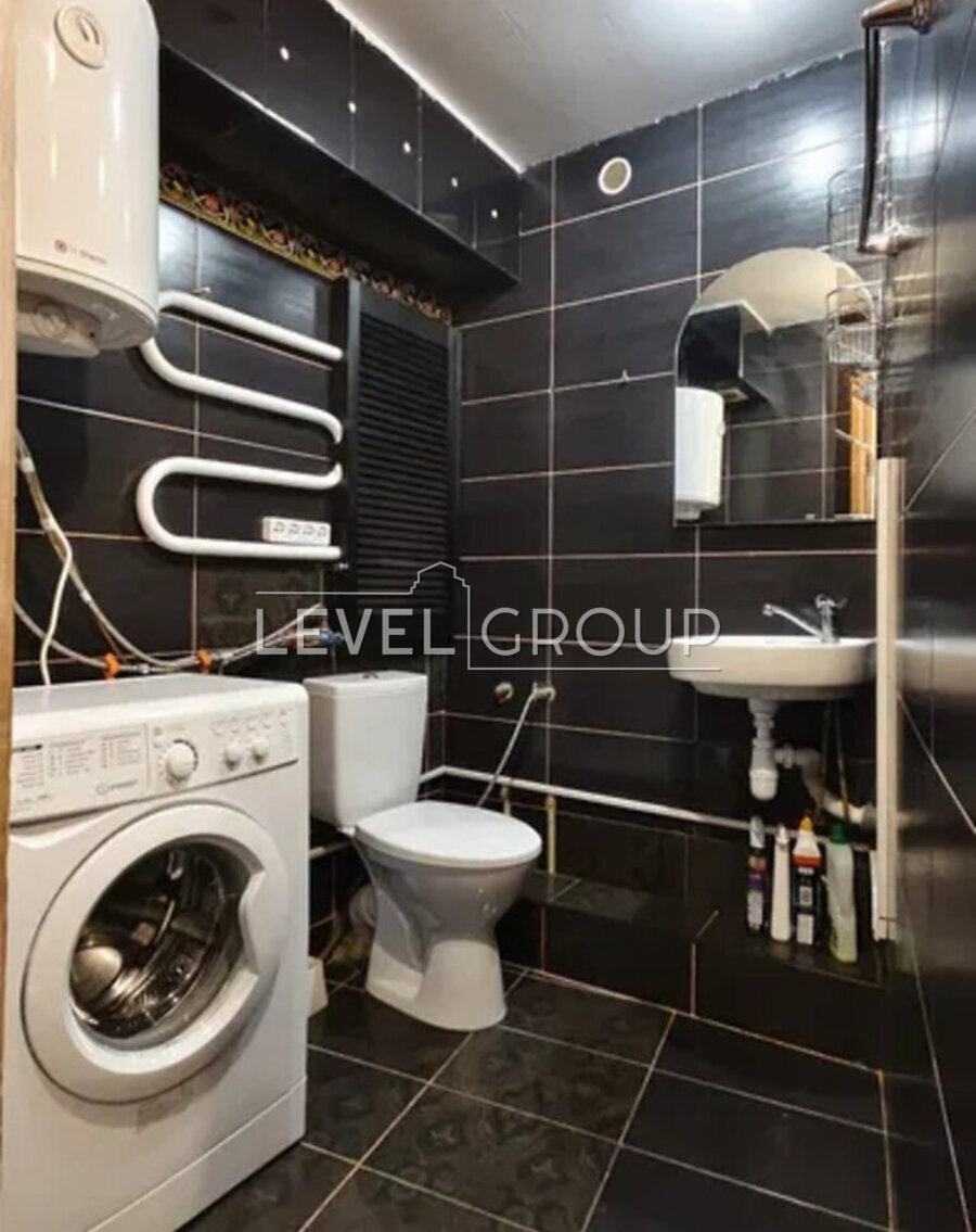 Голосіївський просп. (проспект 40-річчя Жовтня), 82