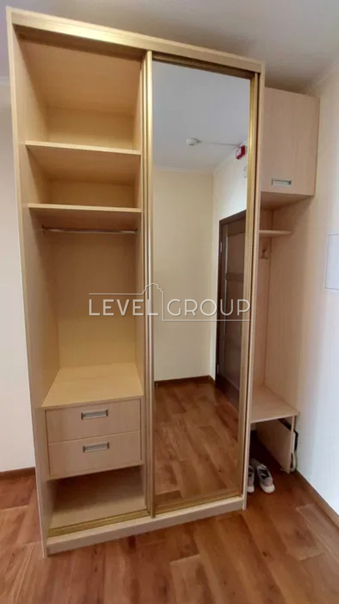 Воскресенська вул., 14е