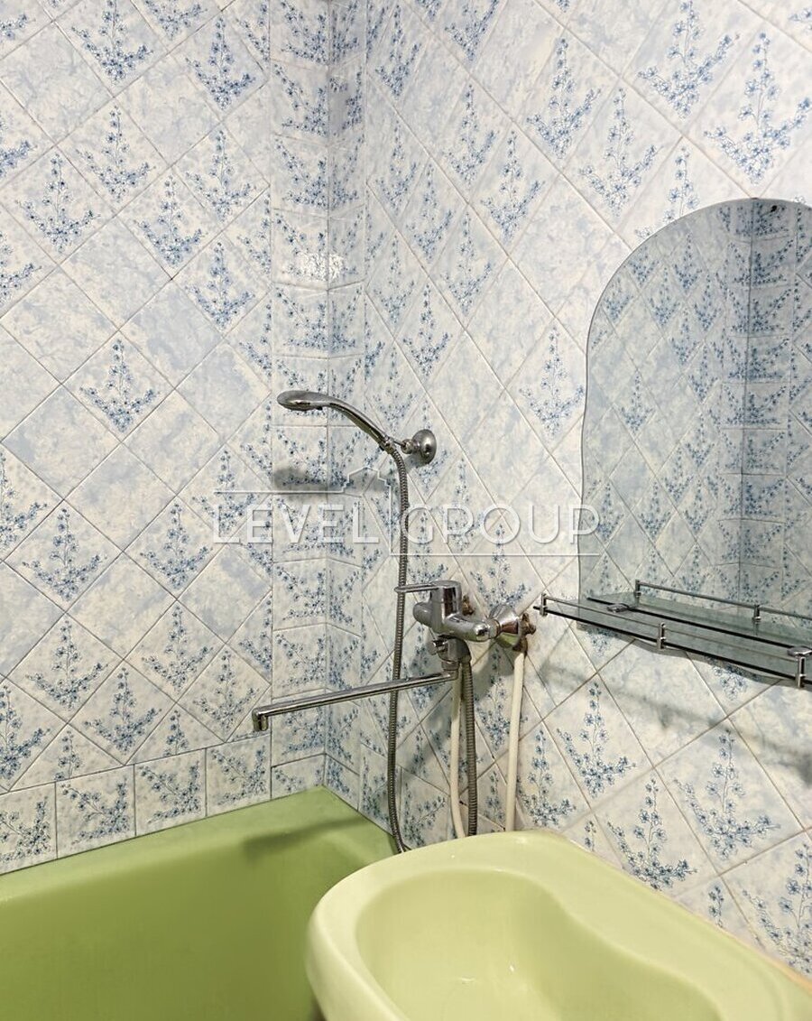 Тростянецька вул., 2
