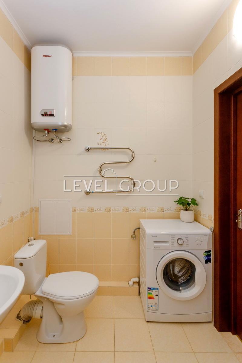 Воскресенська вул., 14д