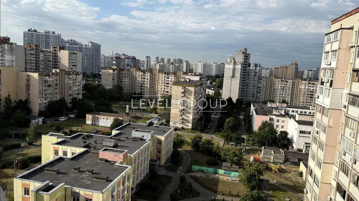 Степана Олійника вул., 3