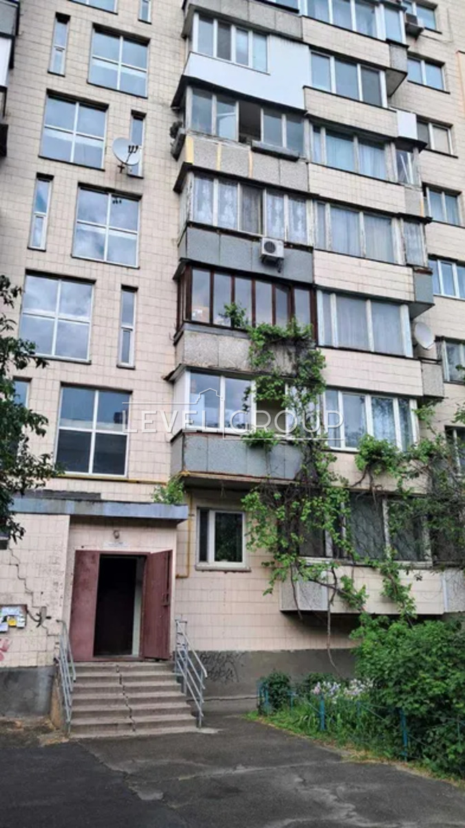 Karel Čapek St. (Julius Fučik), 8