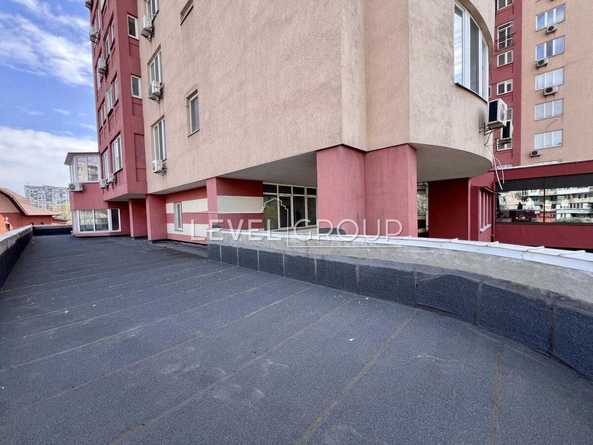 Павла Тичини просп., 18-б