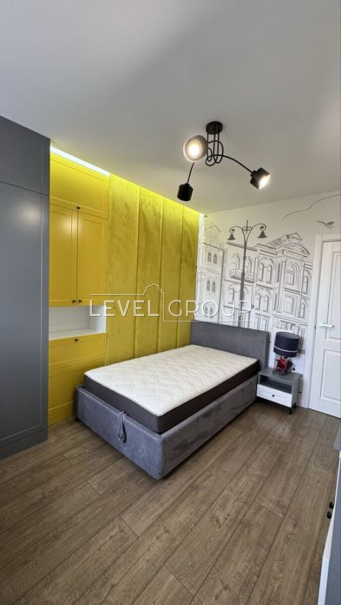 name_en