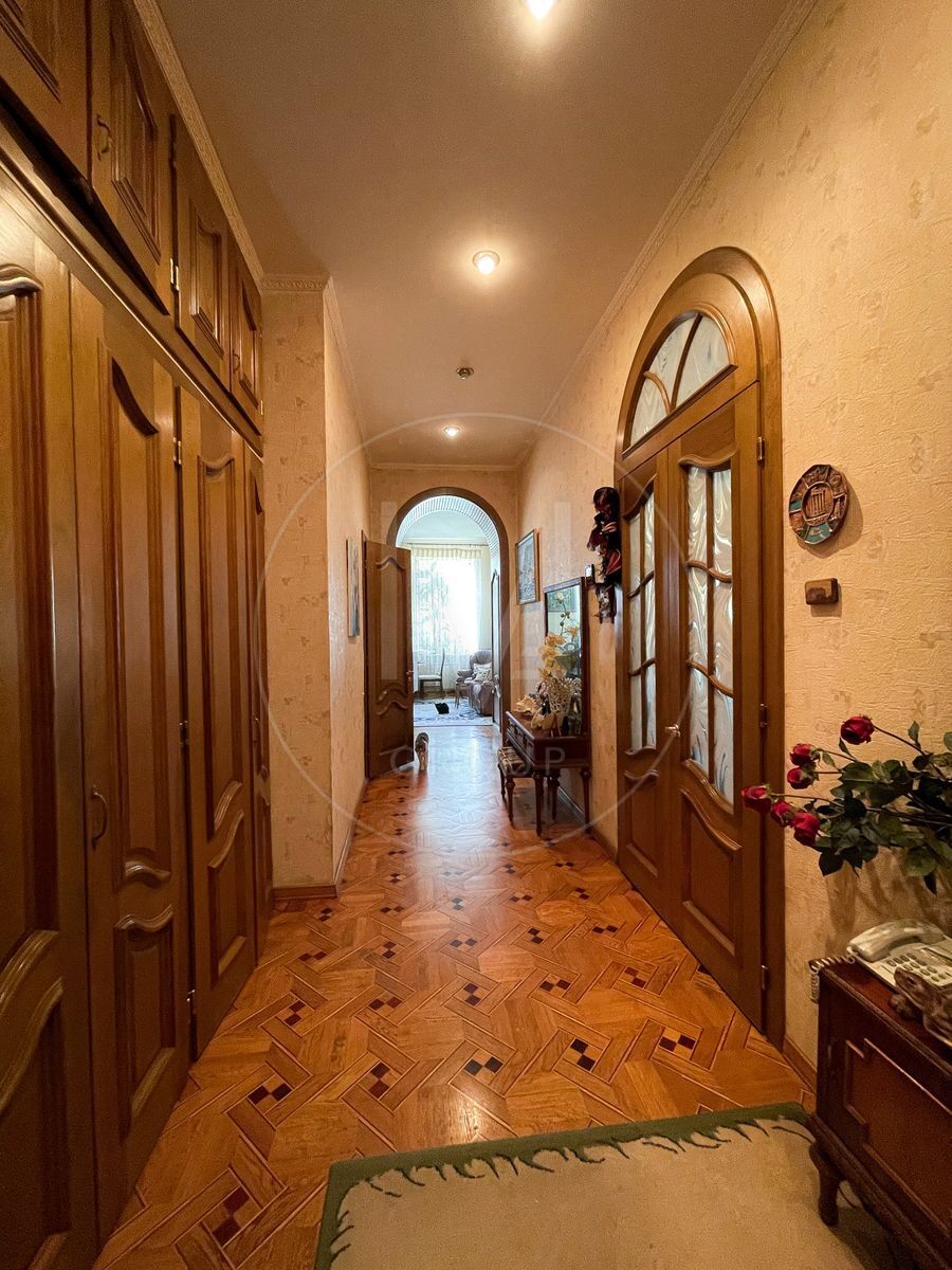 Esplanadna St., 2