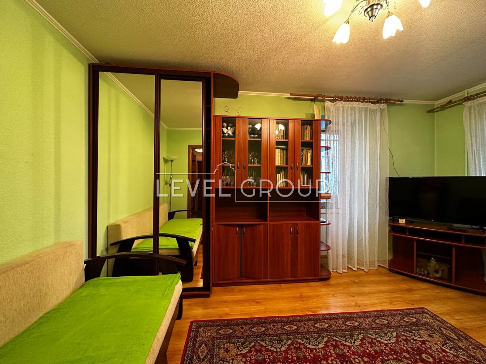 Beresteyskyi Ave. (Poles), 62/1