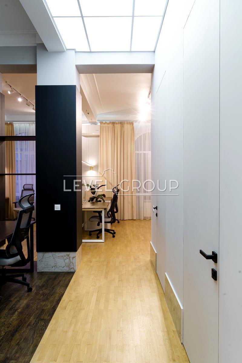 Нікольсько-Ботанічна, 14
