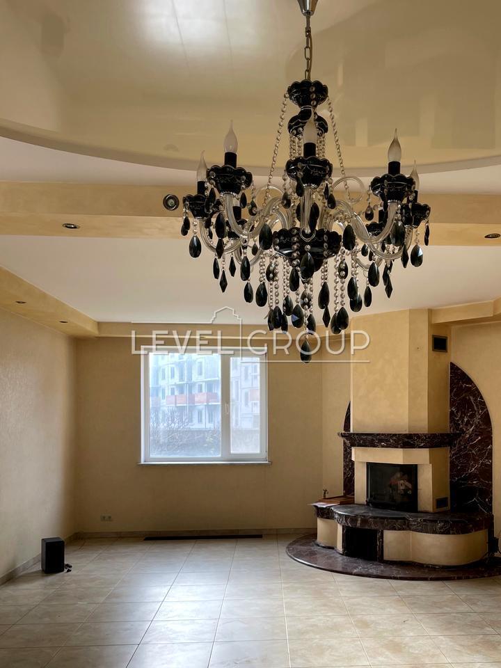 Vyshneva St., 72