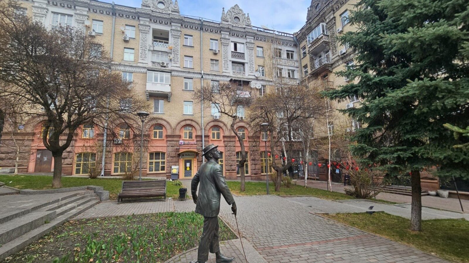 Прорізна вул., 6