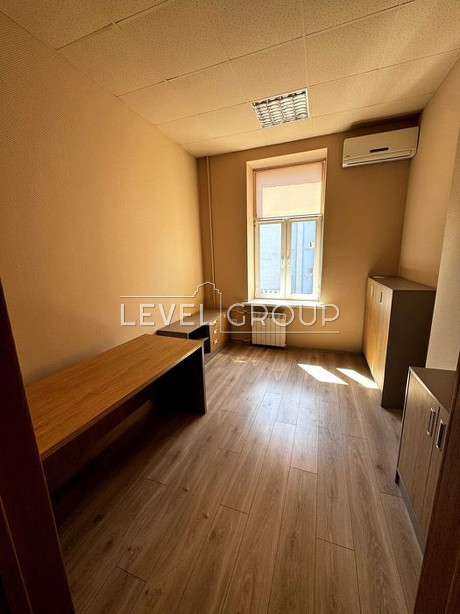 Олександра Кониського вул. (Тургенєвська), 82