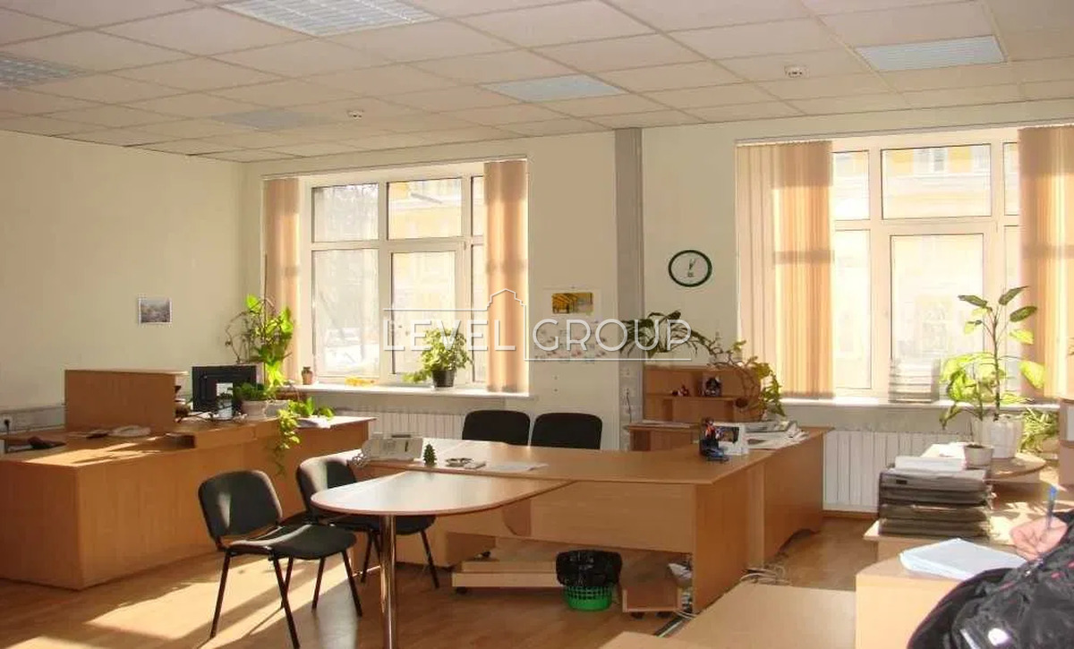 Богдана Хмельницького вул., 38
