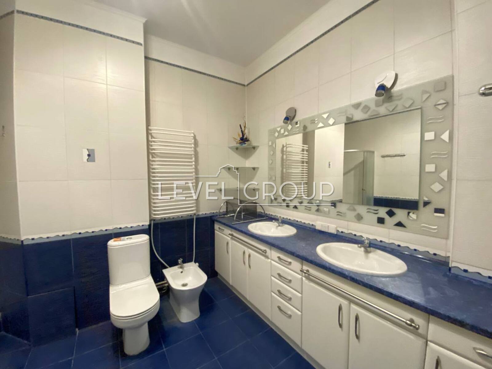 Саксаганського вул., 28